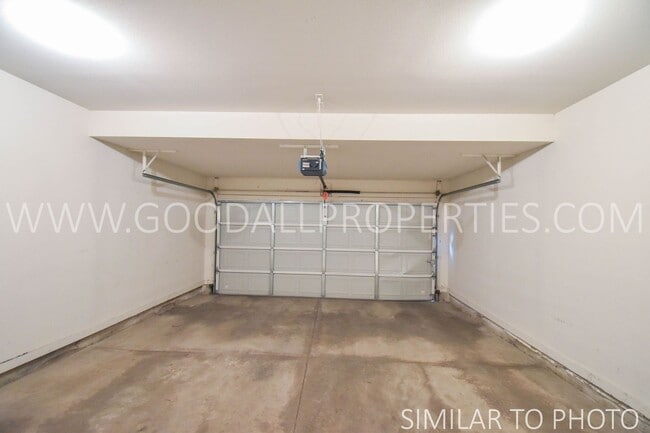 Building Photo - 2 Bedroom, 2.5 Bath Townhouse in Ankeny