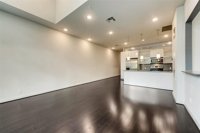 Building Photo - 207 Pierce St