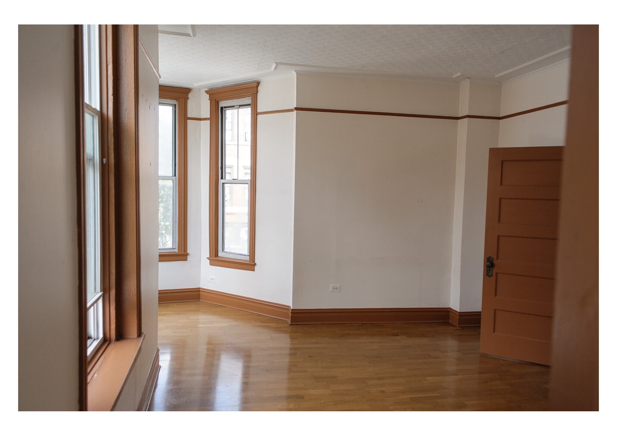 living 2 - 1501 W 18th St