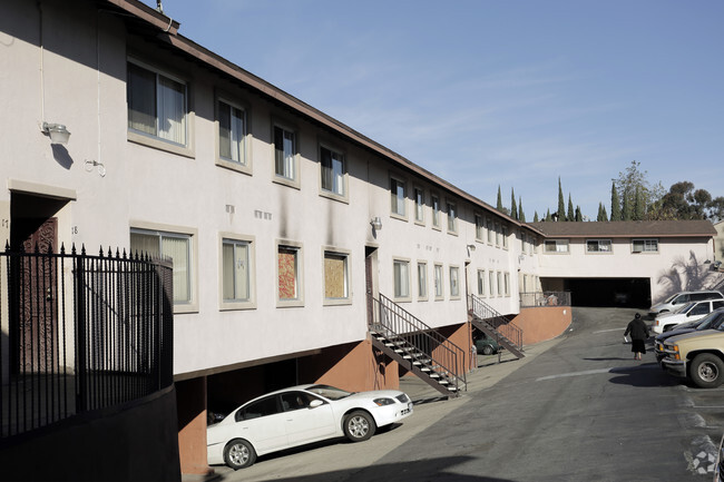 Building Photo - Colonial Apartment Homes