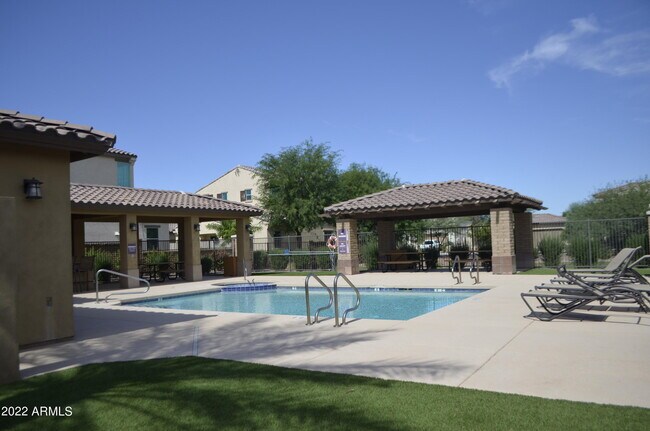 Building Photo - 2834 E Aloe Pl