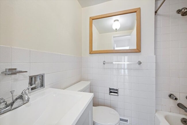 Building Photo - 580 Ivy Ct