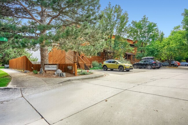 Building Photo - Beautifully Remodeled 3-Bed, 2-Bath Townhouse in Central Boulder