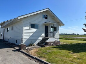 Building Photo - Fully Remodeled Five Bedroom House for Rent!
