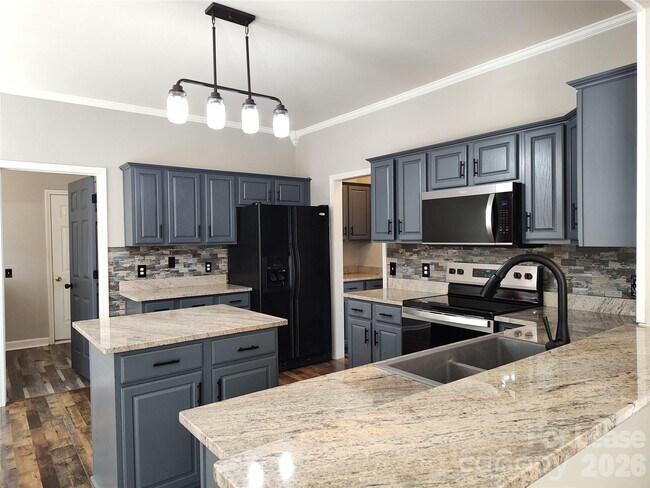 Building Photo - 4018 Manor House Dr