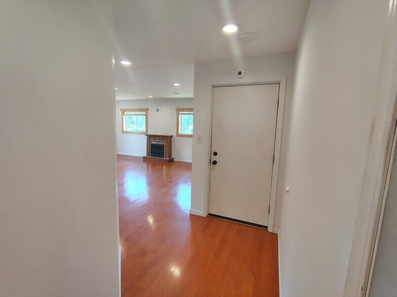 Building Photo - 11641 S Johnson Rd