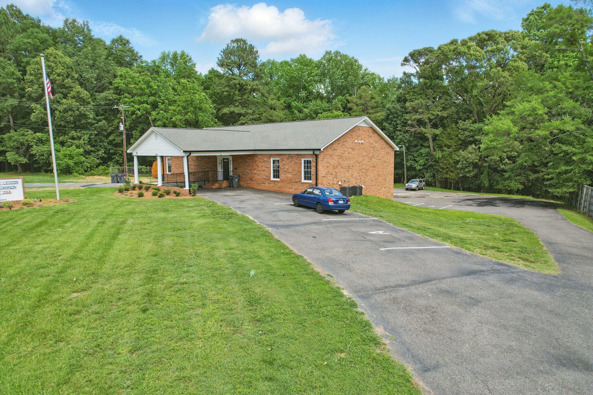 Building Photo - 216 Legion Dr