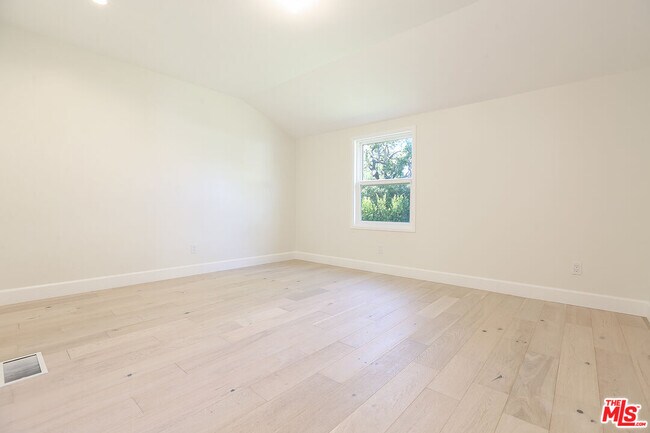 Building Photo - 12524 Woodbine St