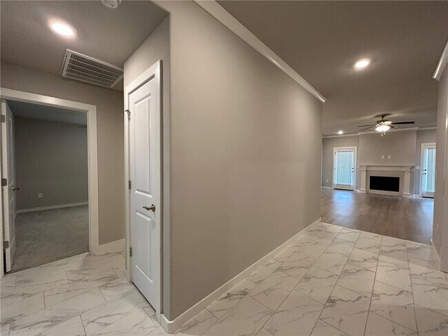 Building Photo - 350 Emerald Woods