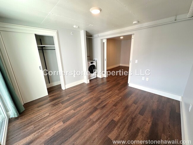 Building Photo - 803 Waimanu St