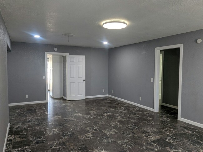Building Photo - 1116 Etta