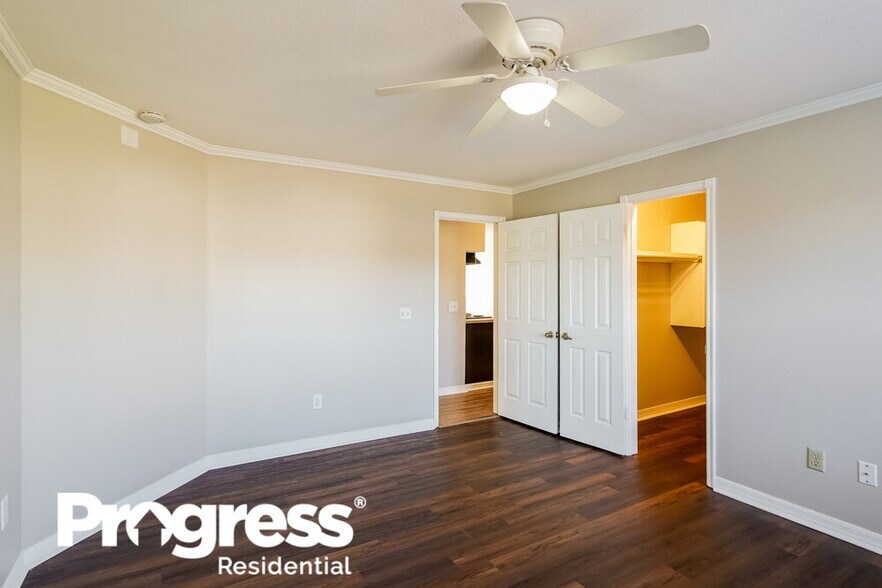 Building Photo - 820 Lake Terrace Dr
