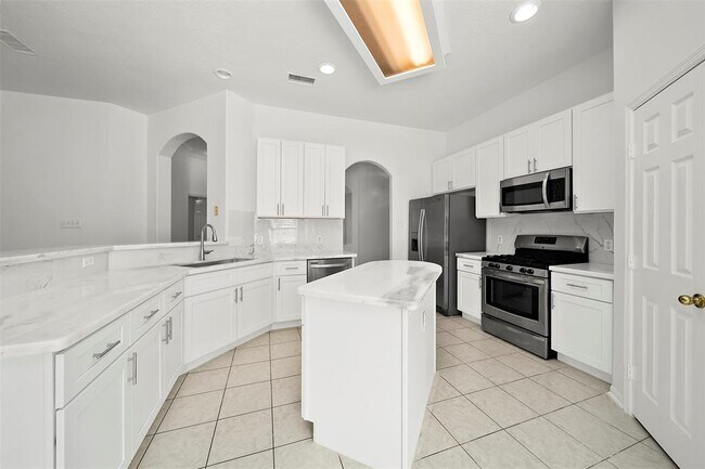 Building Photo - 83 Hidden Meadow Dr