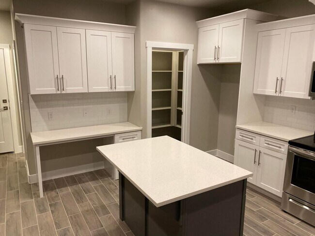 Building Photo - Wonderful 3 Bedroom Townhome. Water, sewer and garbage included.