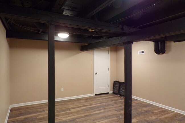 Building Photo - 1420 Dollar St