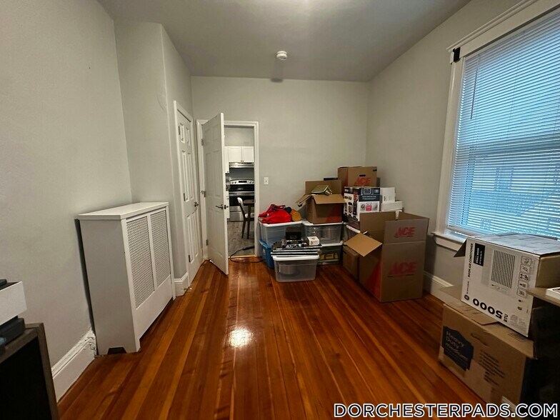Building Photo - 108 Callender St
