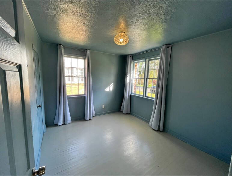 1st Bedroom - 822 W 47th St