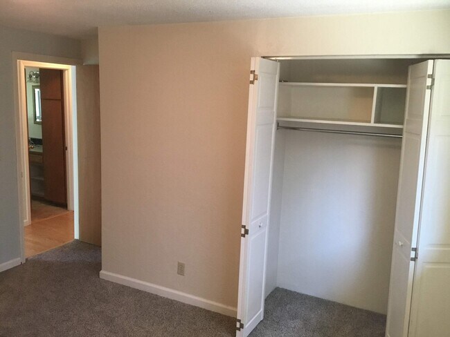 Building Photo - 3 Bedroom House in College Hill Neighborhood