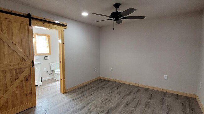 Building Photo - 9420 Greenwood Dr