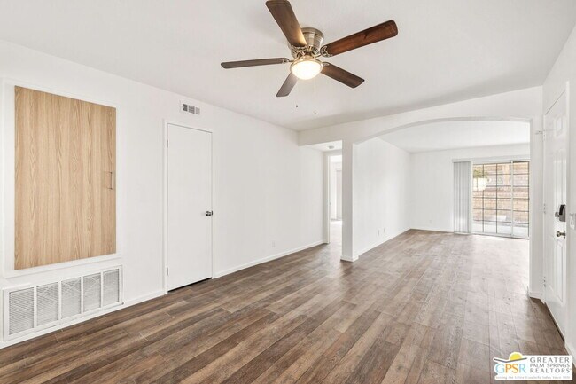 Building Photo - 505 S Farrell Dr
