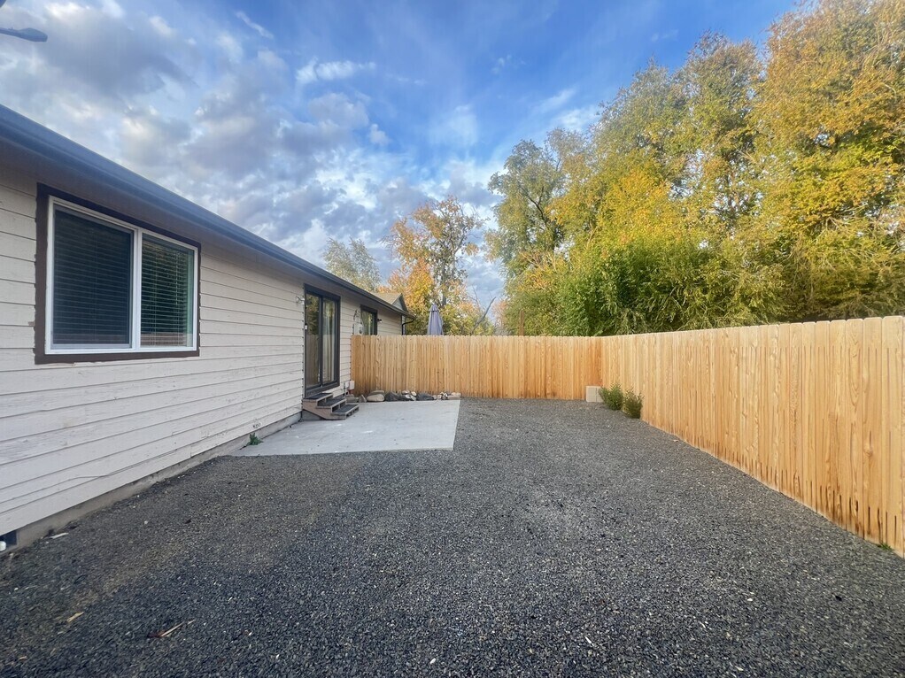 Building Photo - 2004 S Leadville Ave