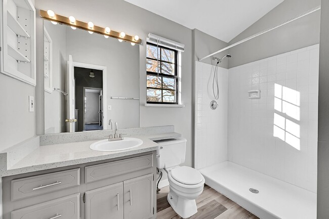 Building Photo - $1,650  2-Bed, 2 Bath Townhouse with Charm...