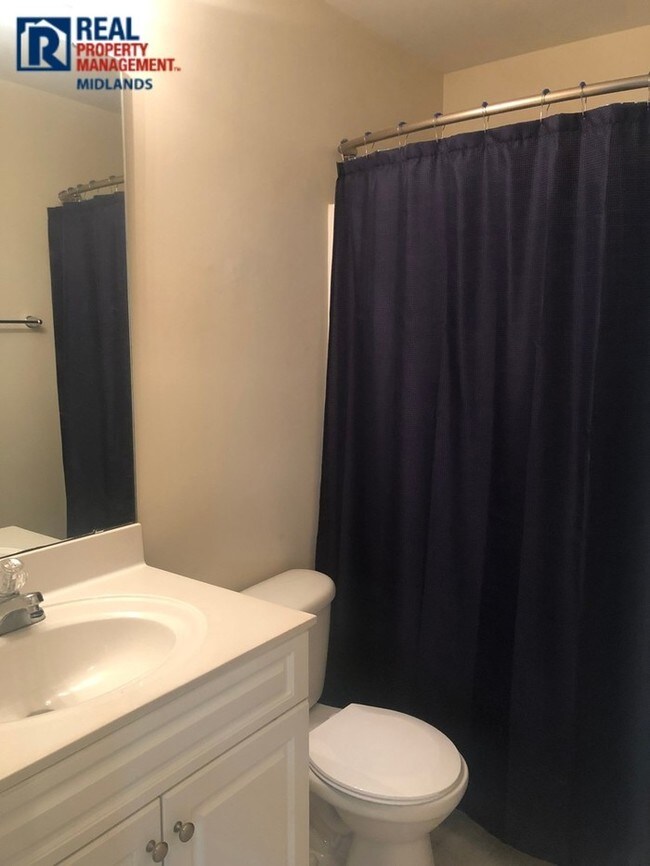Building Photo - Spacious Home in Hopkins Area! Apply Now!