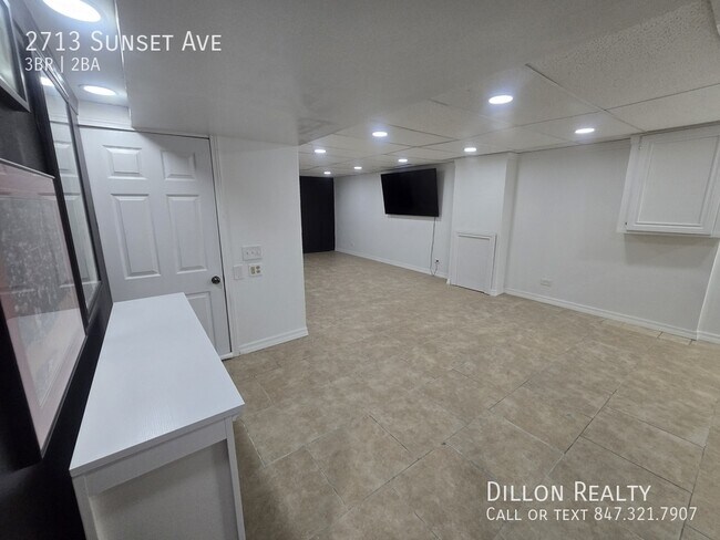 Building Photo - 2713 Sunset Ave
