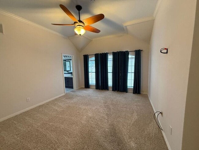 Building Photo - 17007 Vinland Dr