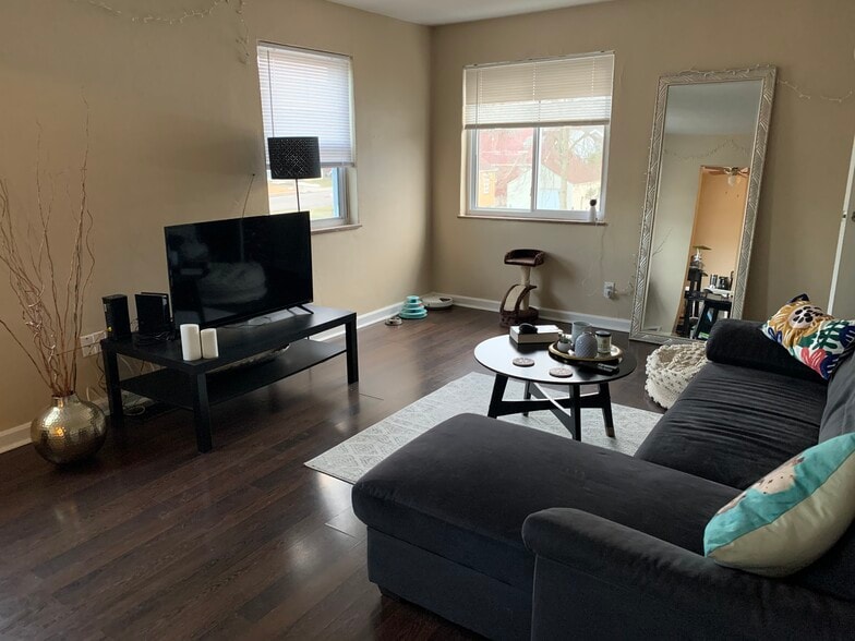 Front room - 437 Claranna Avenue