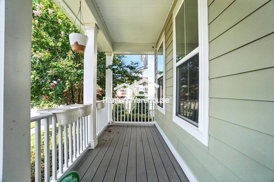 Building Photo - 3304 Patrick Henry Dr