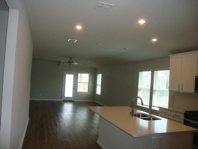 Building Photo - 2824 Smokehouse Trl