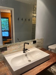 upper level bathroom - 814 Tullahoma Dr