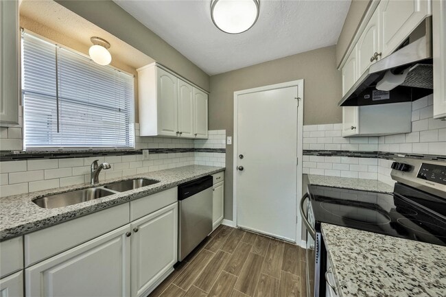 Building Photo - 9814 Appleridge Dr