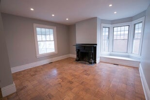 Building Photo - 658 Maple Ln