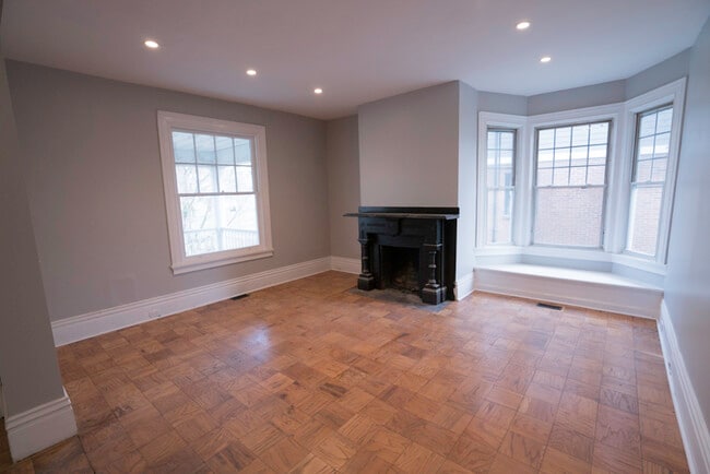 Building Photo - 658 Maple Ln