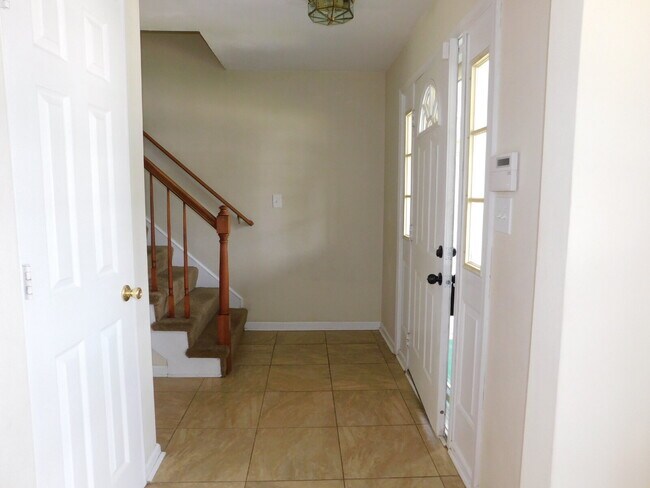 Building Photo - "Spacious 4-Bedroom Gem on Hughart Street with 2.5 Bathrooms and 2108 Sq. Ft. of Comfort!"