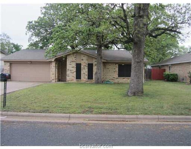 Primary Photo - College Station - 3 Bedroom / 2 bath / gar...
