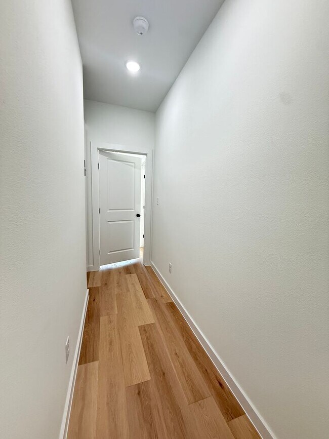 Building Photo - Spectacular Town-Home in West Lubbock!