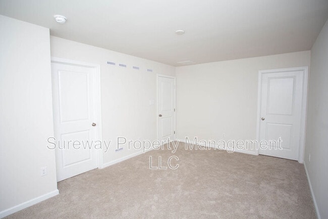 Building Photo - 55 Elliot Ln