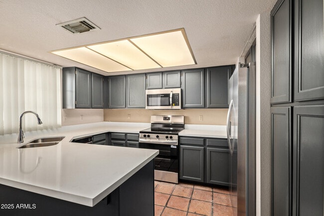 Building Photo - 609 E Mesquite Cir