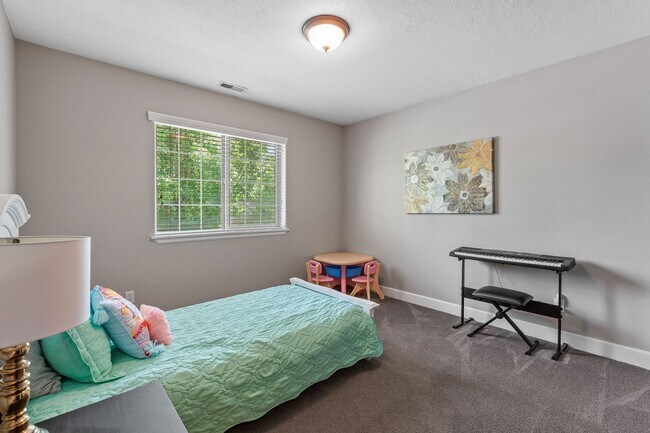 Building Photo - 968 W Willow Lake Loop