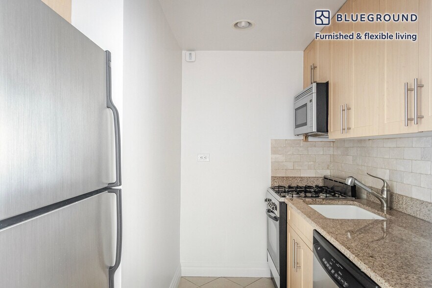 Building Photo - 141 E 33rd St