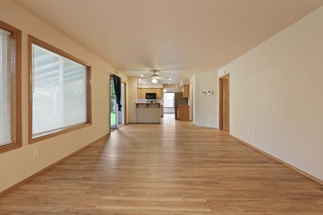 Building Photo - Move in ready now! 4 bedrooms in Lacey - North Thurston School district.