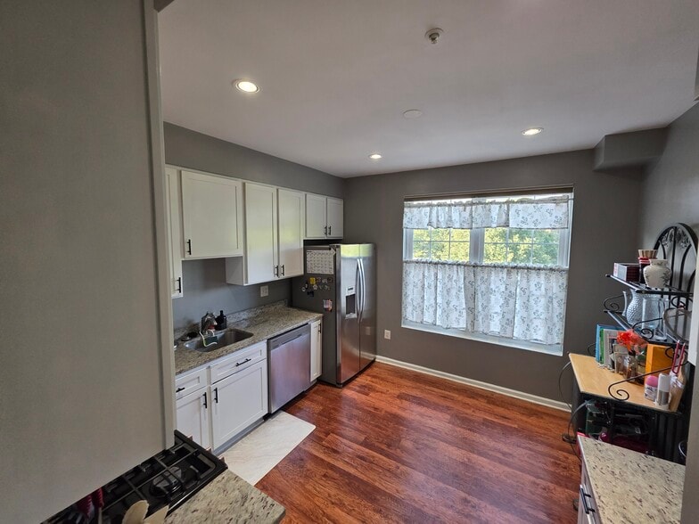 Kitchen - 43300 Marymount Ter