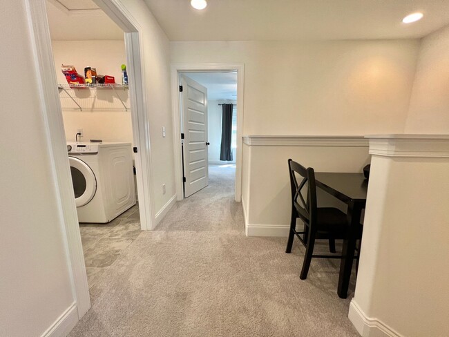 Building Photo - 3 Bed, 2.5 Bath Townhome w/ 1 Car Garage