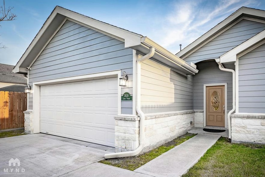 Building Photo - 3638 Lydia St