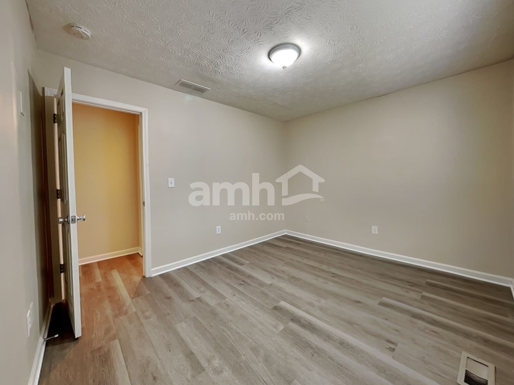 Building Photo - 5410 Lakebrooke Run