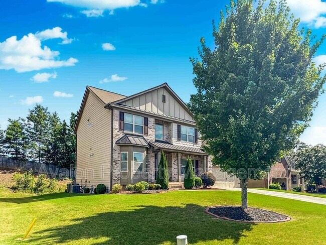 Building Photo - 2435 Manor View