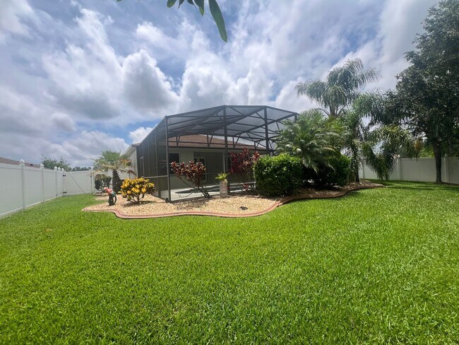 Building Photo - Beautiful 3 bedroom 2 bathroom pool home